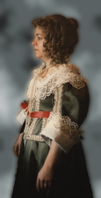 Dress of 1640 with lace collar and cuffs